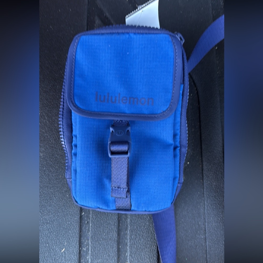 lululemon athletica Men's Belt Bag in Bold Blue